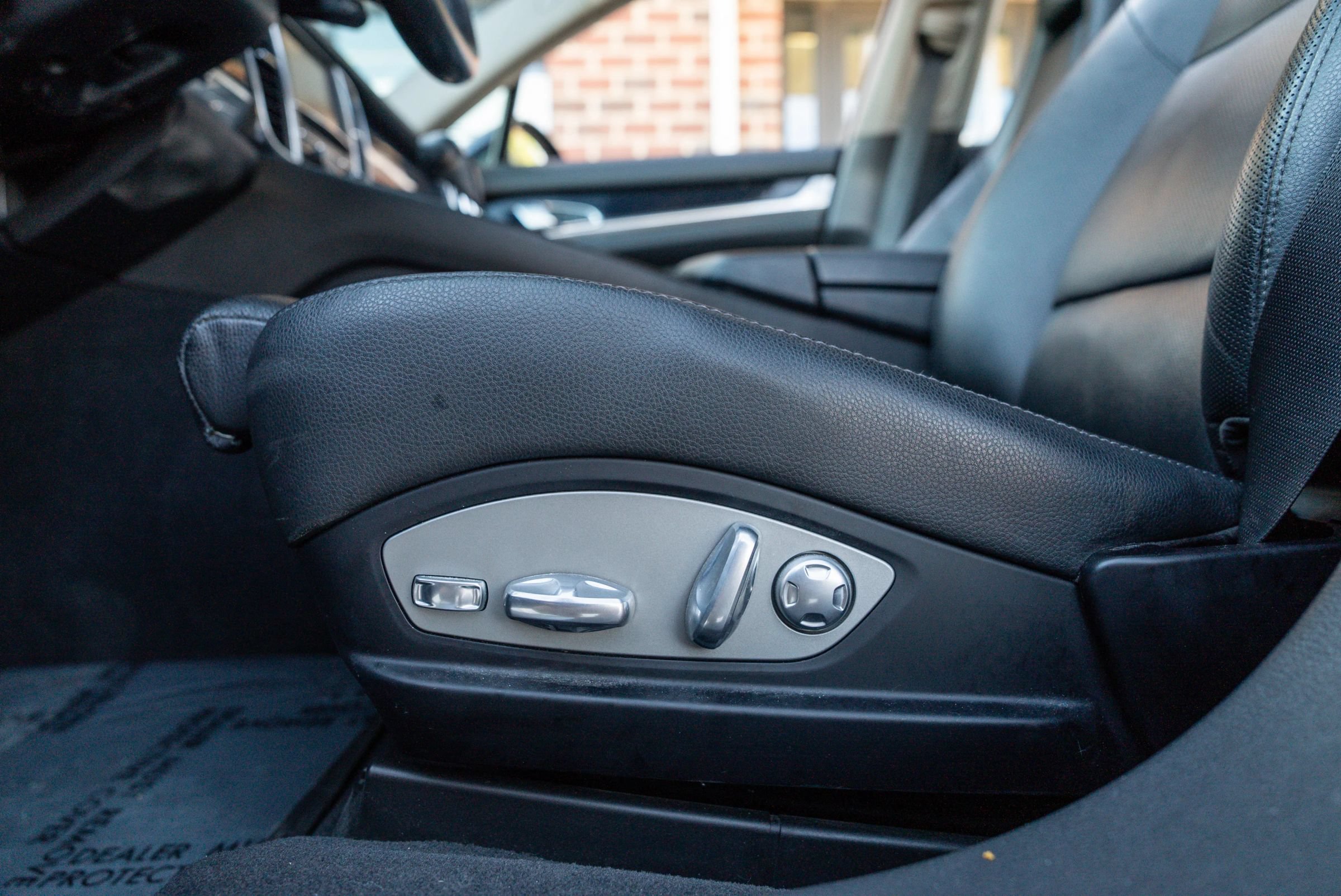 Used 2016 Porsche Panamera RWD image 26