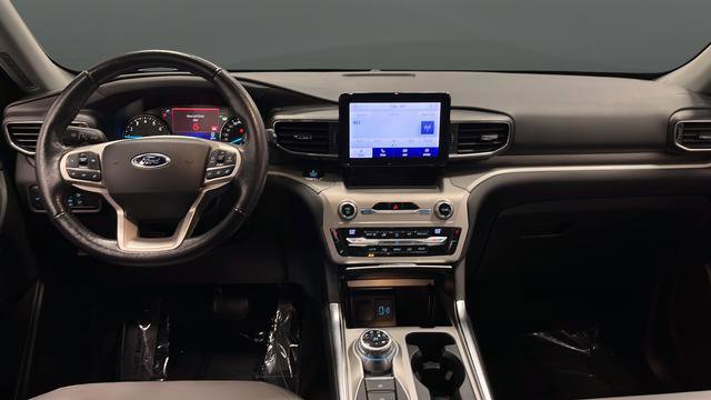 Used 2021 Ford Explorer XLT w/ XLT Sport Appearance Package image 11