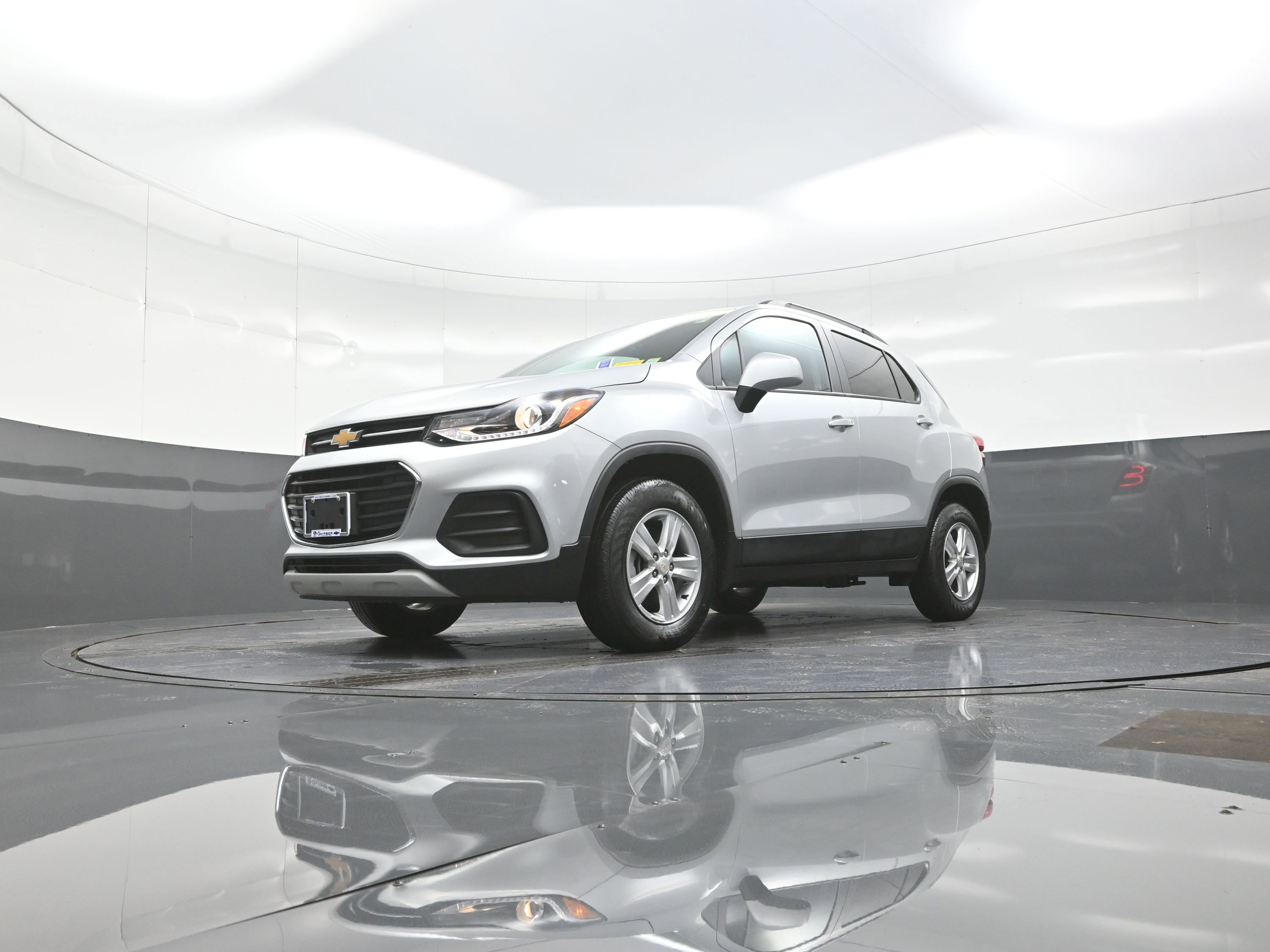 Used 2022 Chevrolet Trax LT w/ LT Convenience Package image 11