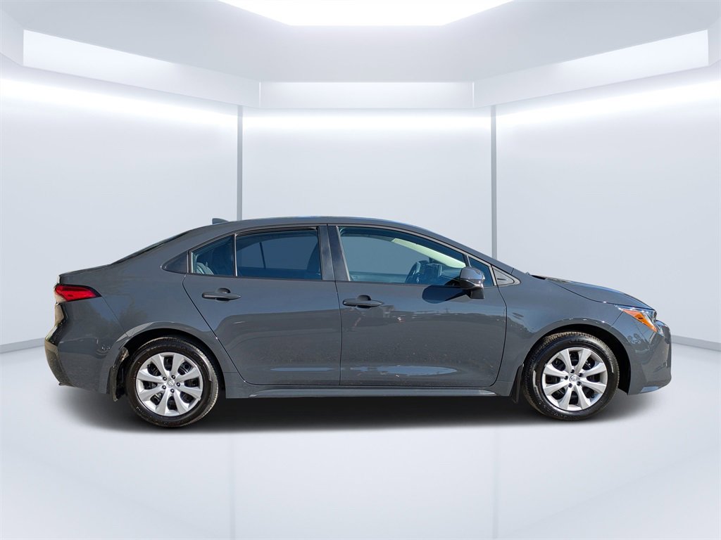 Used 2025 Toyota Corolla LE image 2