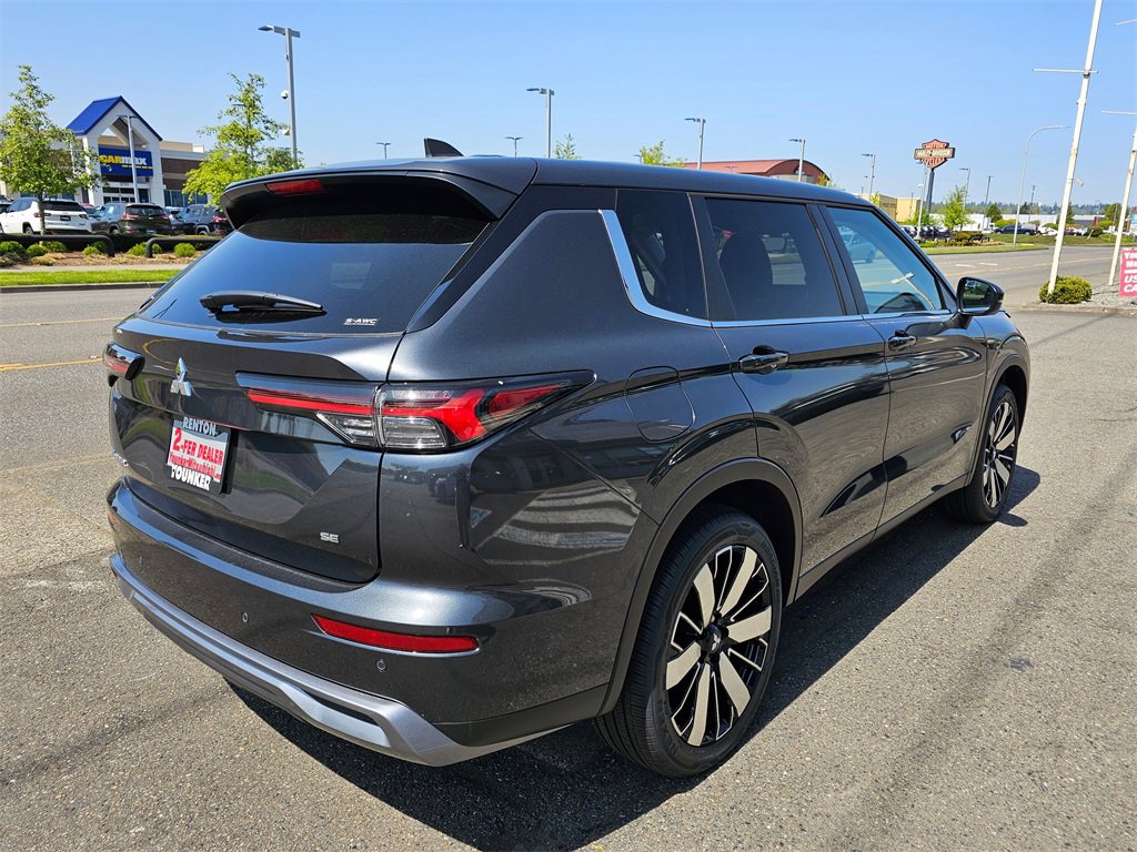 New 2025 Mitsubishi Outlander SE image 3