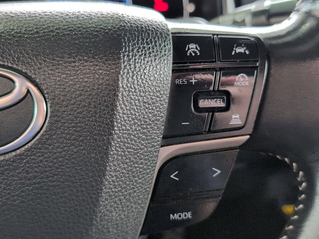 Used 2025 Toyota Camry SE image 29