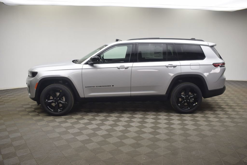 New 2026 Jeep Grand Cherokee L Limited w/ Limited Altitude Package image 14