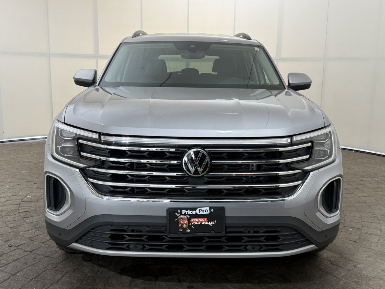 Used 2025 Volkswagen Atlas SE AWD/4WD image 2