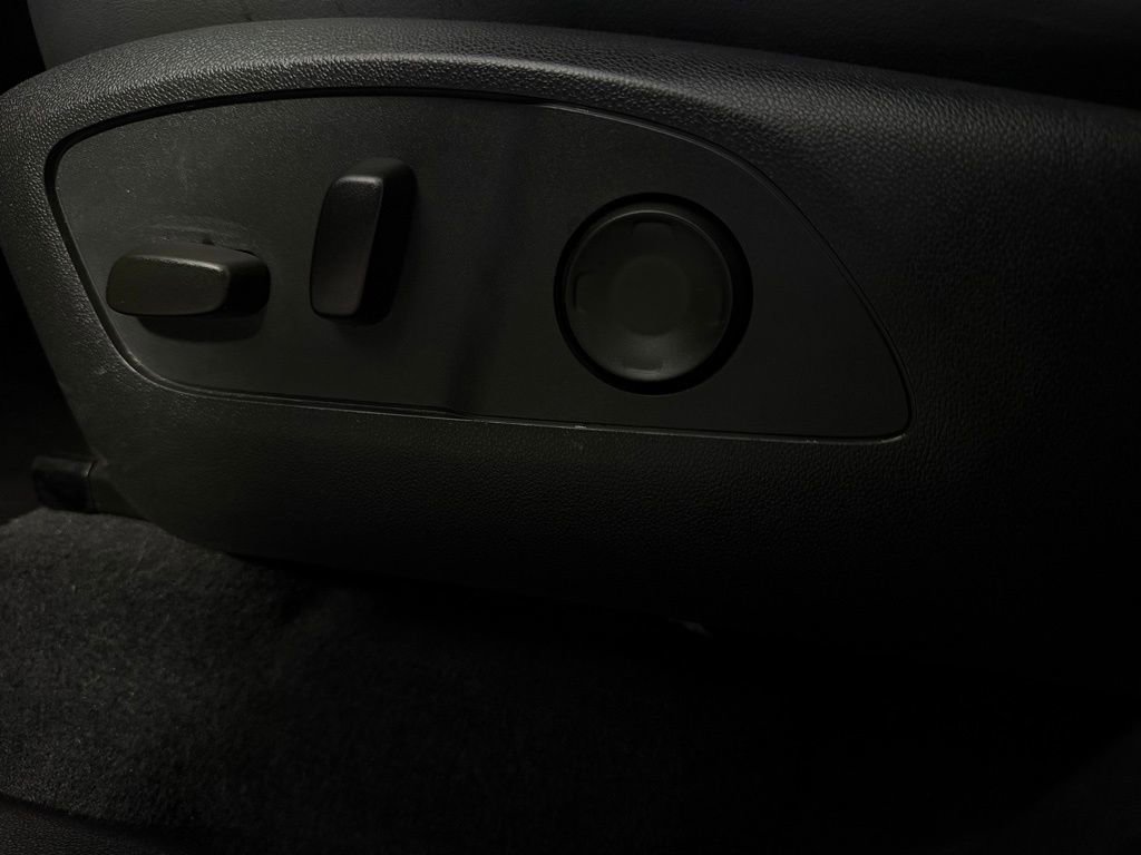 Used 2025 Buick Enclave Preferred AWD/4WD image 25