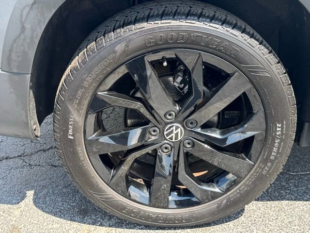 Used 2024 Volkswagen Taos SE image 6