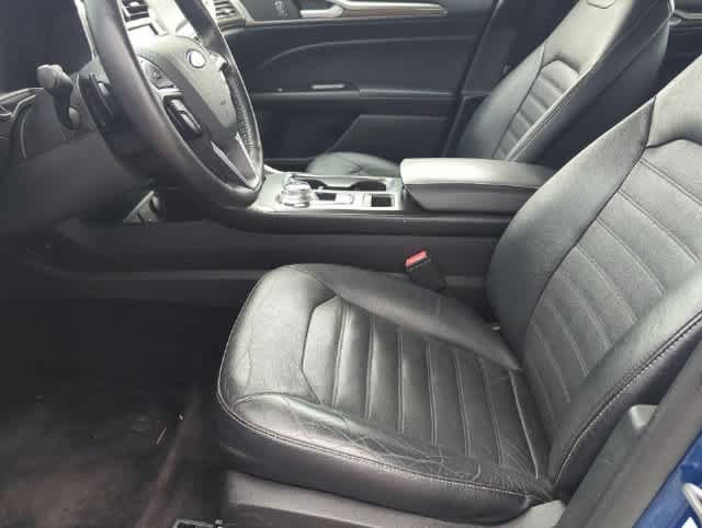 Used 2017 Ford Fusion SE w/ Fusion SE Technology Package AWD/4WD image 16