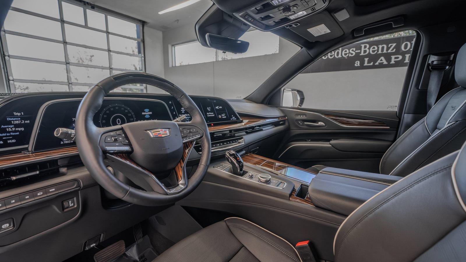 Used 2024 Cadillac Escalade Premium Luxury AWD/4WD image 6