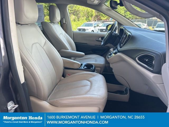 Used 2021 Chrysler Pacifica Touring-L w/ Uconnect Theater Family Group FWD image 38