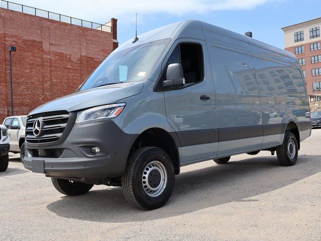 Used 2025 Mercedes-Benz Sprinter 2500 image 4
