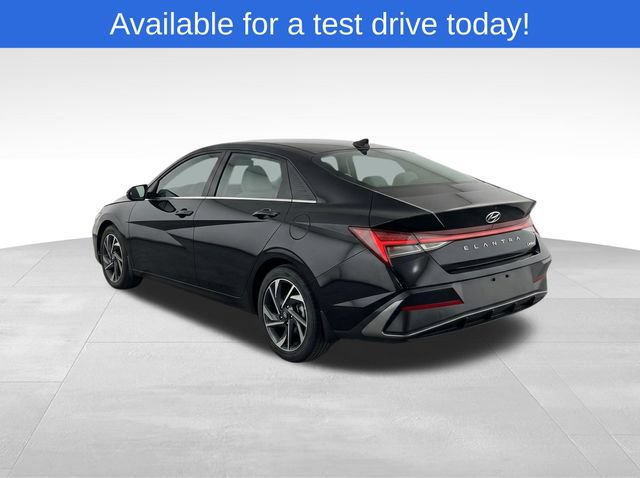 Used 2025 Hyundai Elantra Limited FWD image 3