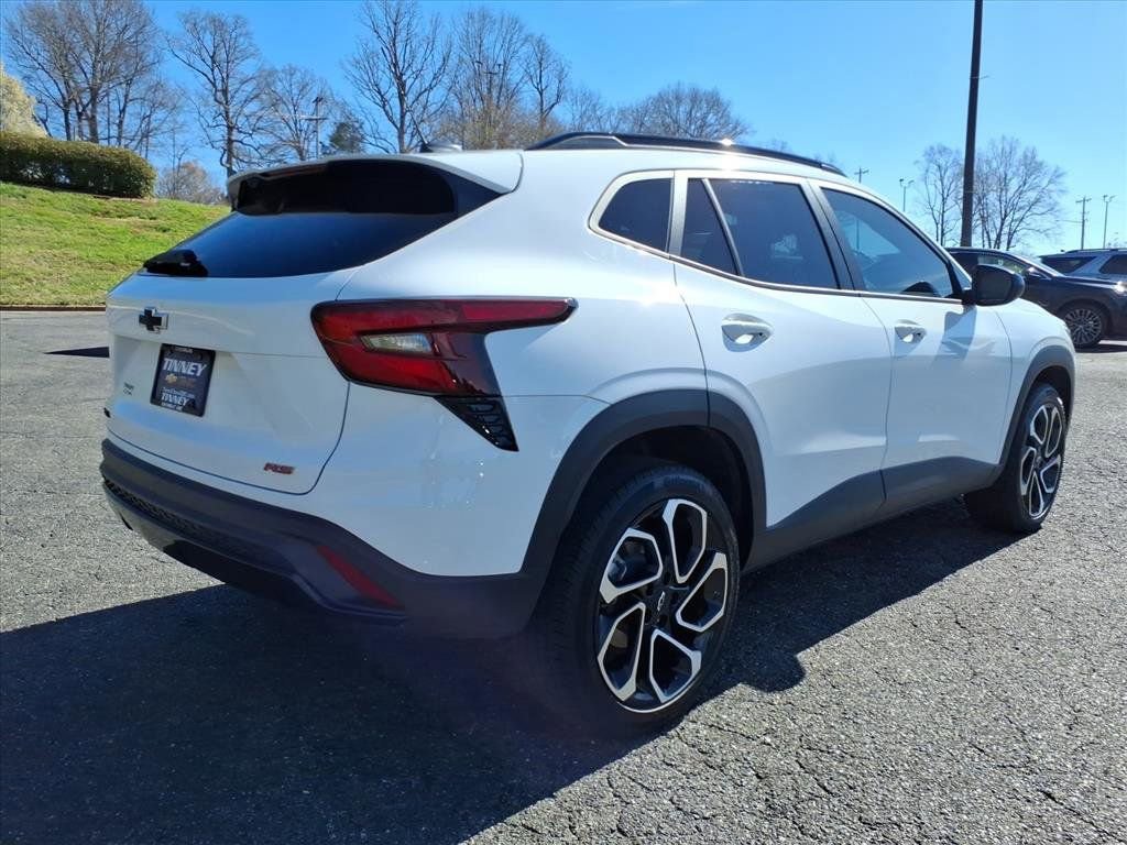 Used 2024 Chevrolet Trax RS w/ Driver Confidence Package image 3