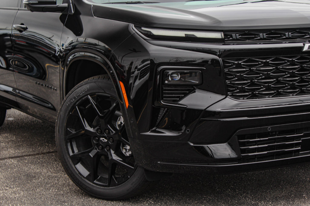 New 2026 Chevrolet Traverse RS w/ LPO, Floor Liner Package FWD image 3