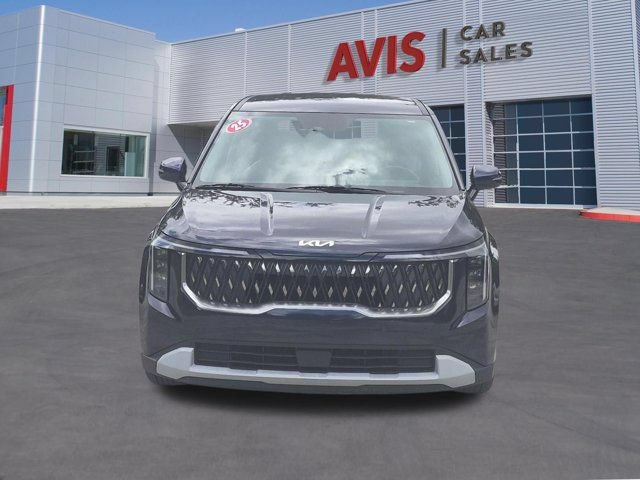Used 2025 Kia Carnival FWD image 2