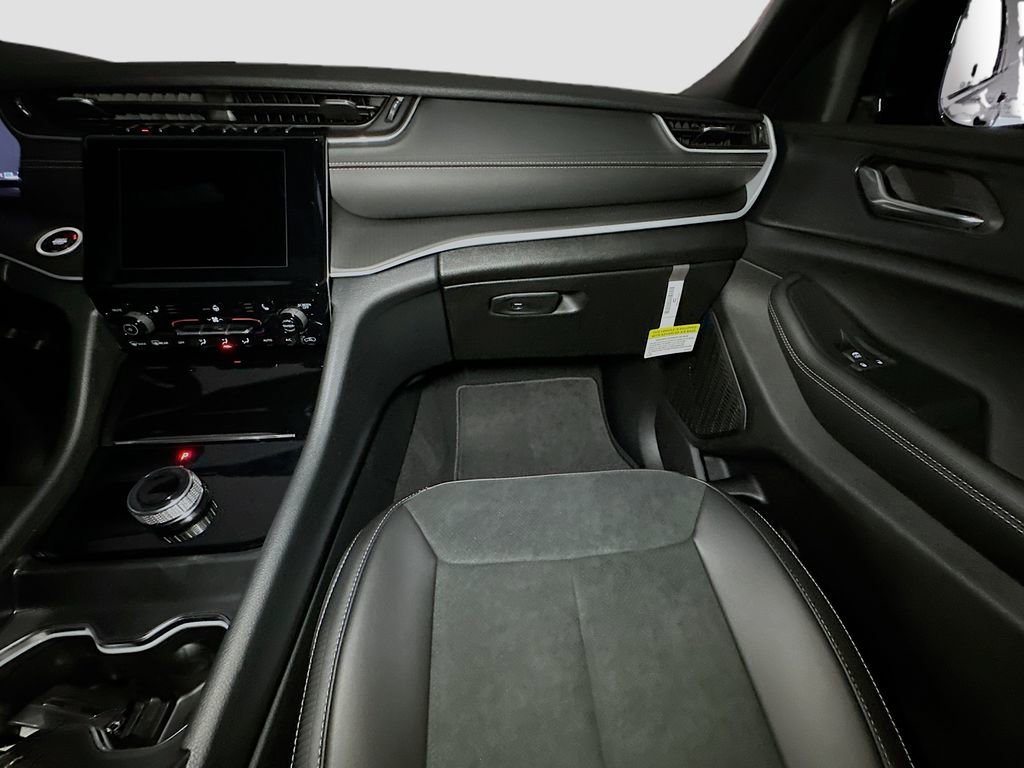 New 2025 Jeep Grand Cherokee L Altitude image 27