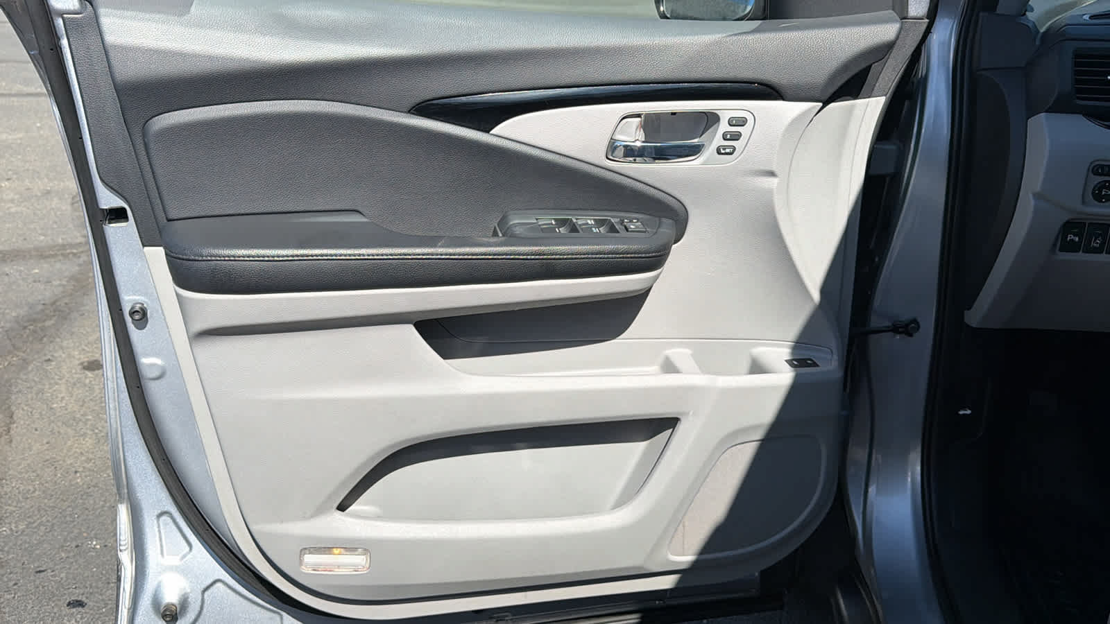 Used 2016 Honda Pilot Touring image 23