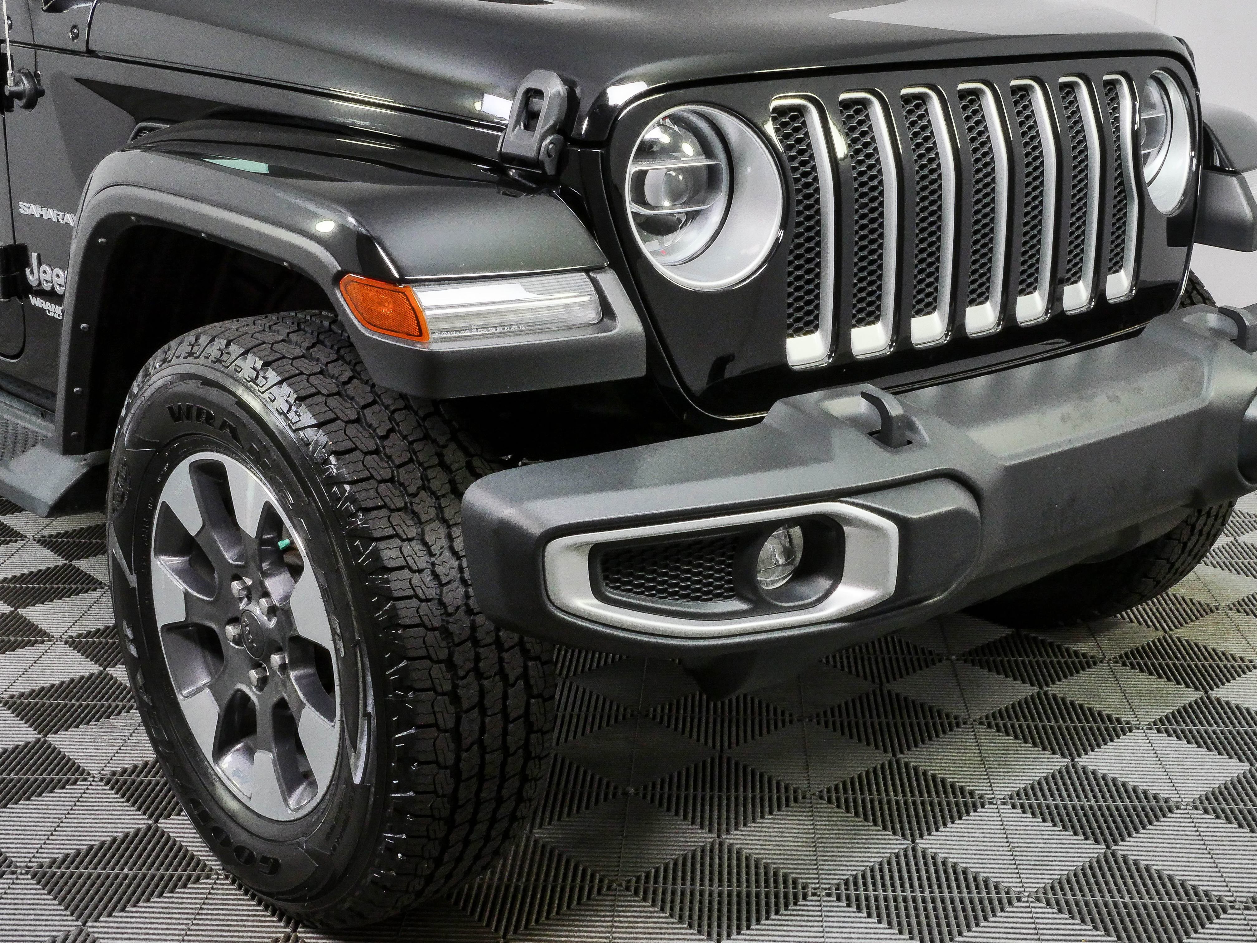 Used 2022 Jeep Wrangler Unlimited Sahara w/ LED Lighting Group AWD/4WD image 35