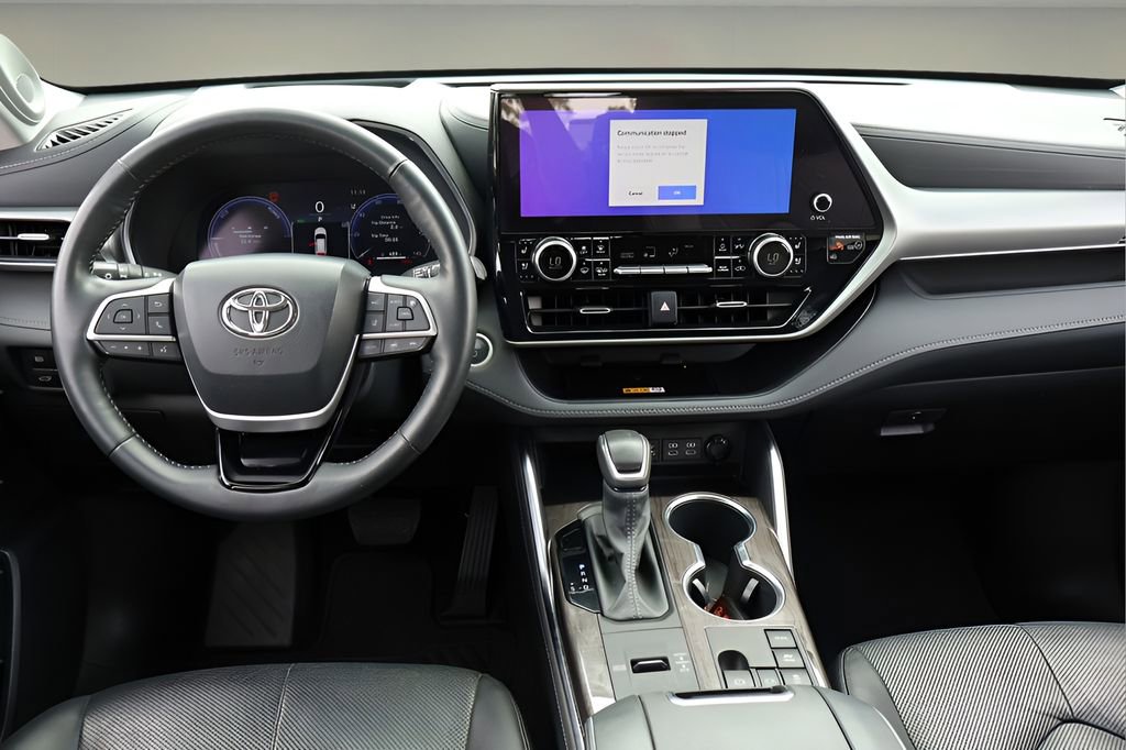 Certified 2024 Toyota Highlander Platinum AWD/4WD image 16