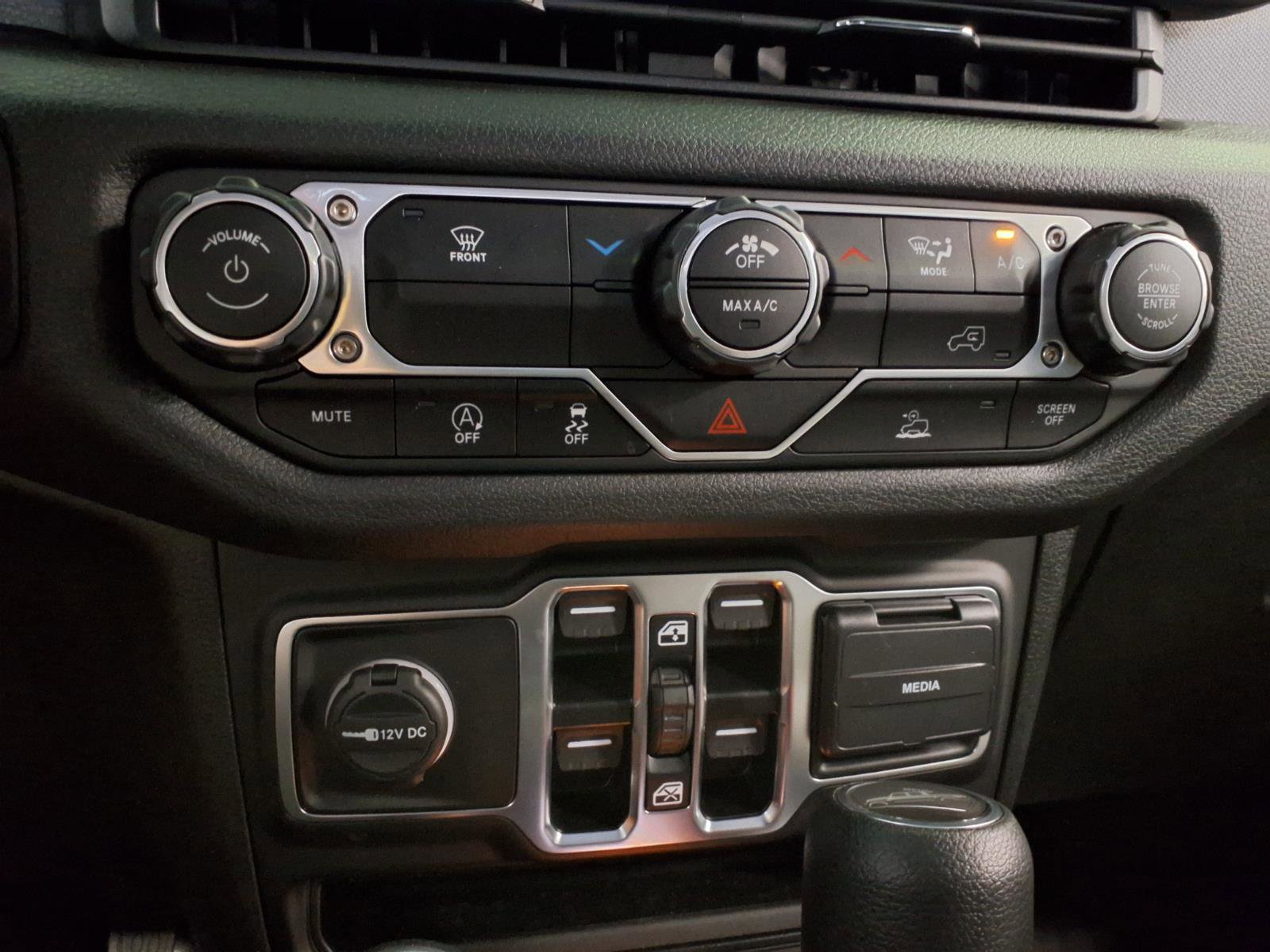 Used 2025 Jeep Gladiator Sport AWD/4WD image 25