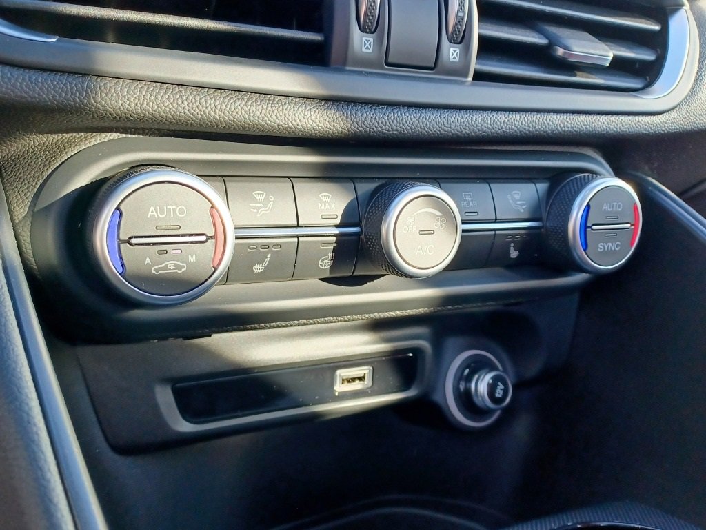 Used 2024 Alfa Romeo Giulia Veloce image 19