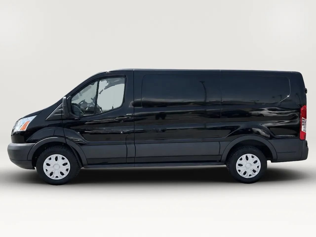 Used 2018 Ford Transit 150 130 Low Roof w/ Exterior Upgrade Package RWD image 5
