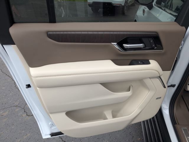 New 2026 GMC Yukon XL Denali w/ Denali Reserve Package image 9