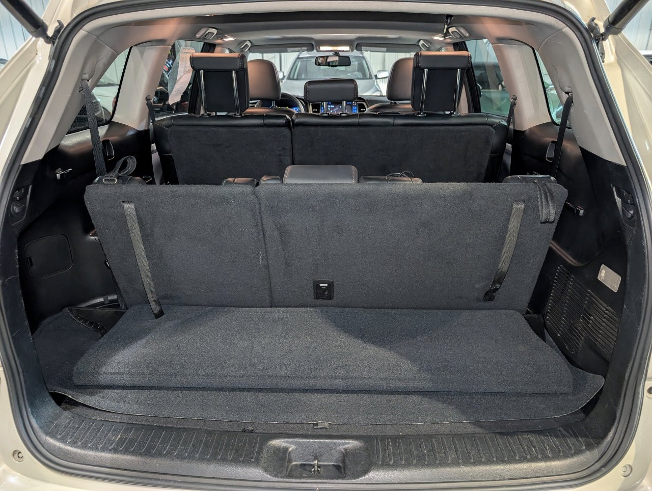 Used 2015 Toyota Highlander XLE image 25