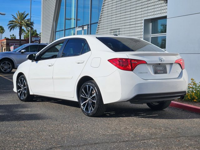 Used 2018 Toyota Corolla SE w/ SE Premium Package FWD image 8