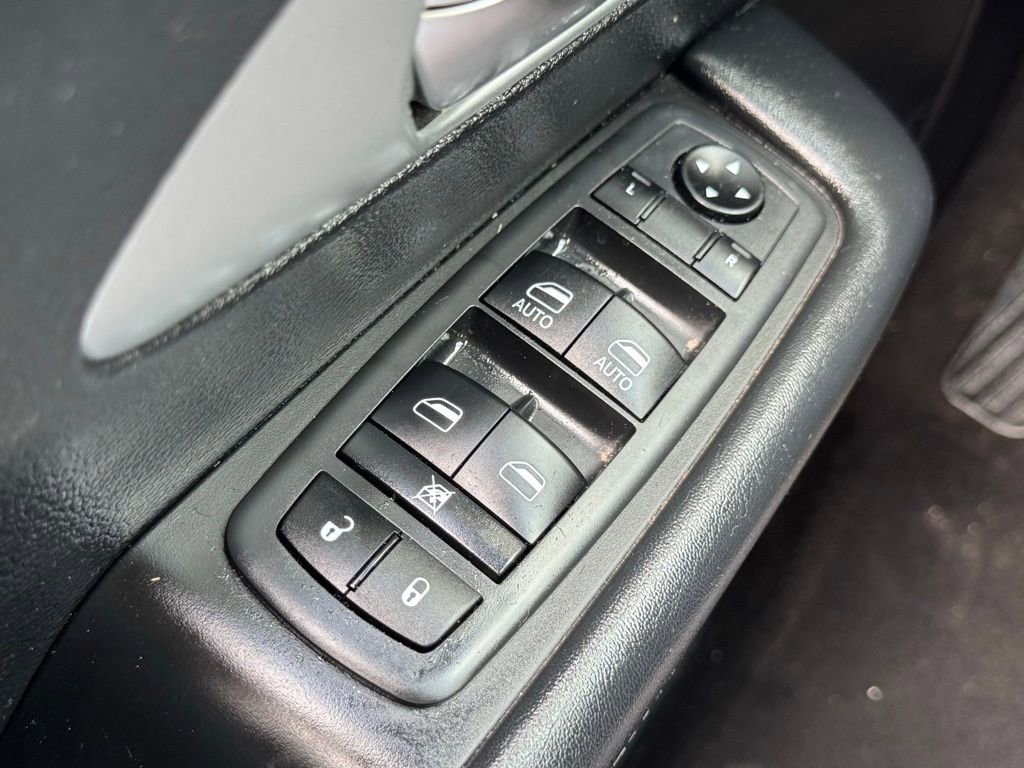 Used 2021 Chrysler Pacifica Touring-L w/ Premium & Safety Sphere Group FWD image 22