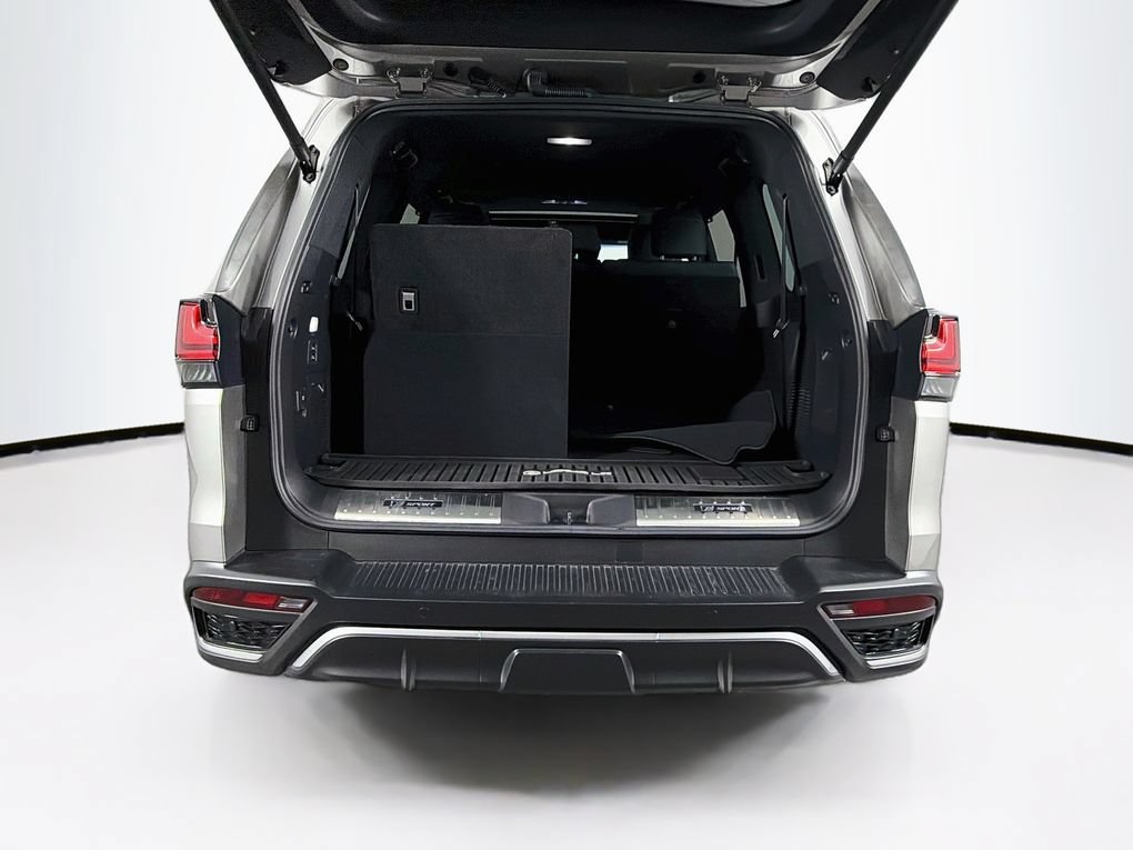 Used 2023 Lexus LX 600 F Sport w/ Accessory Package (Z1) AWD/4WD image 27