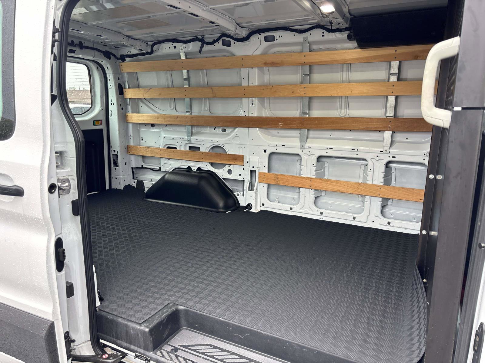 Used 2024 Ford Transit 250 Low Roof w/ Exterior Upgrade Package image 15