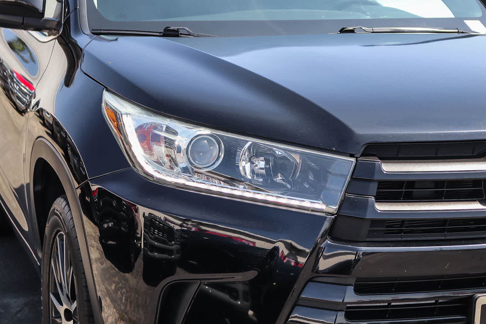 Used 2018 Toyota Highlander SE FWD image 8