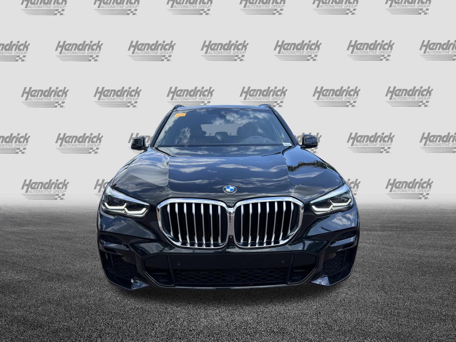 Certified 2022 BMW X5 xDrive40i w/ M Sport Package AWD/4WD image 3