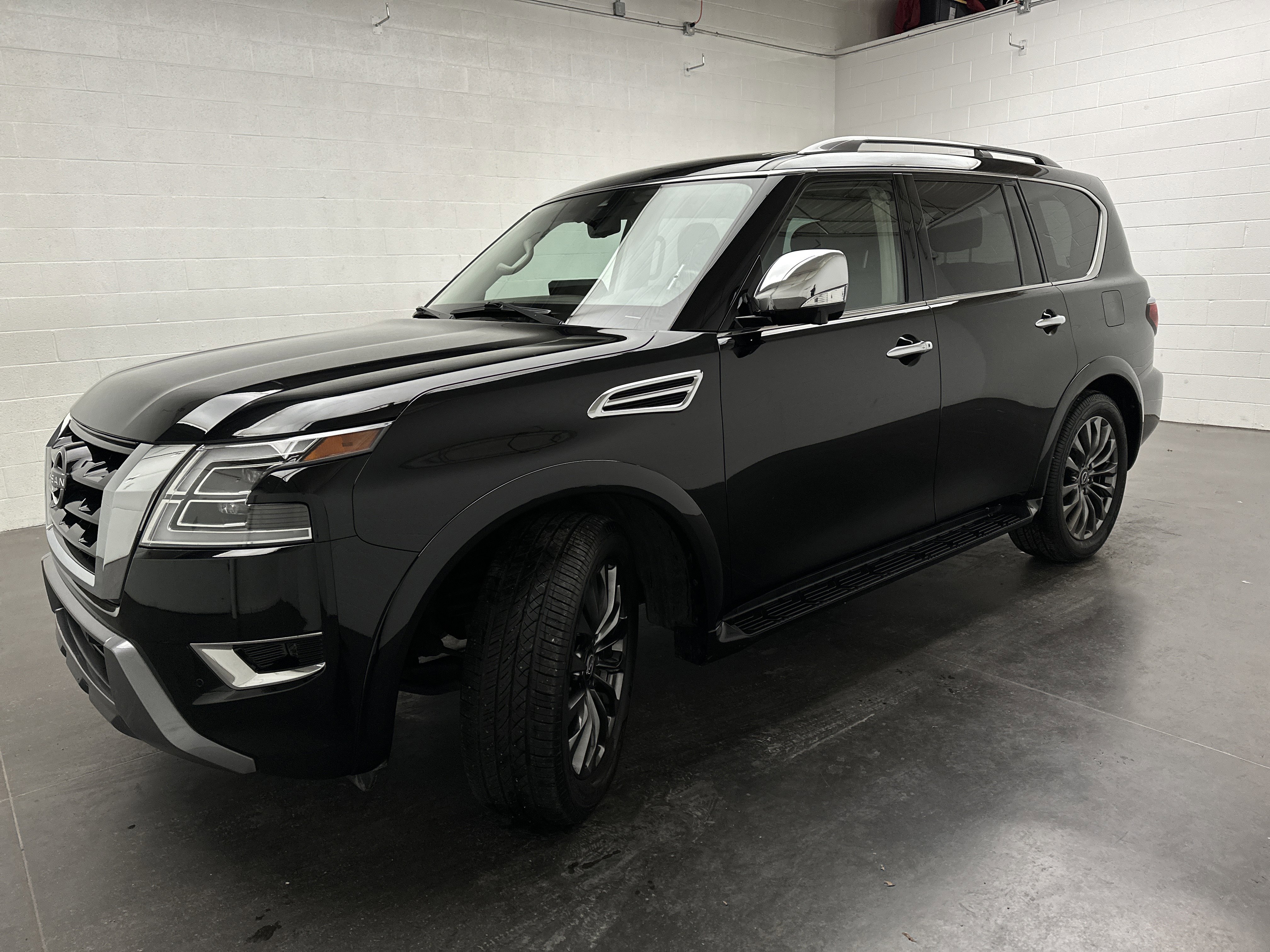 Used 2023 Nissan Armada Platinum image 5