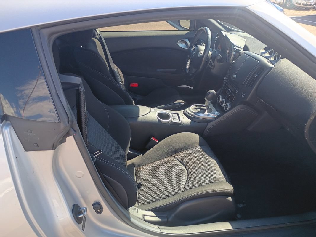Used 2011 Nissan 370Z Coupe RWD image 11