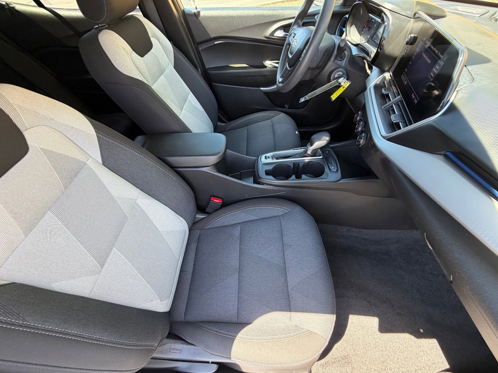 Used 2025 Chevrolet Trax LS image 11