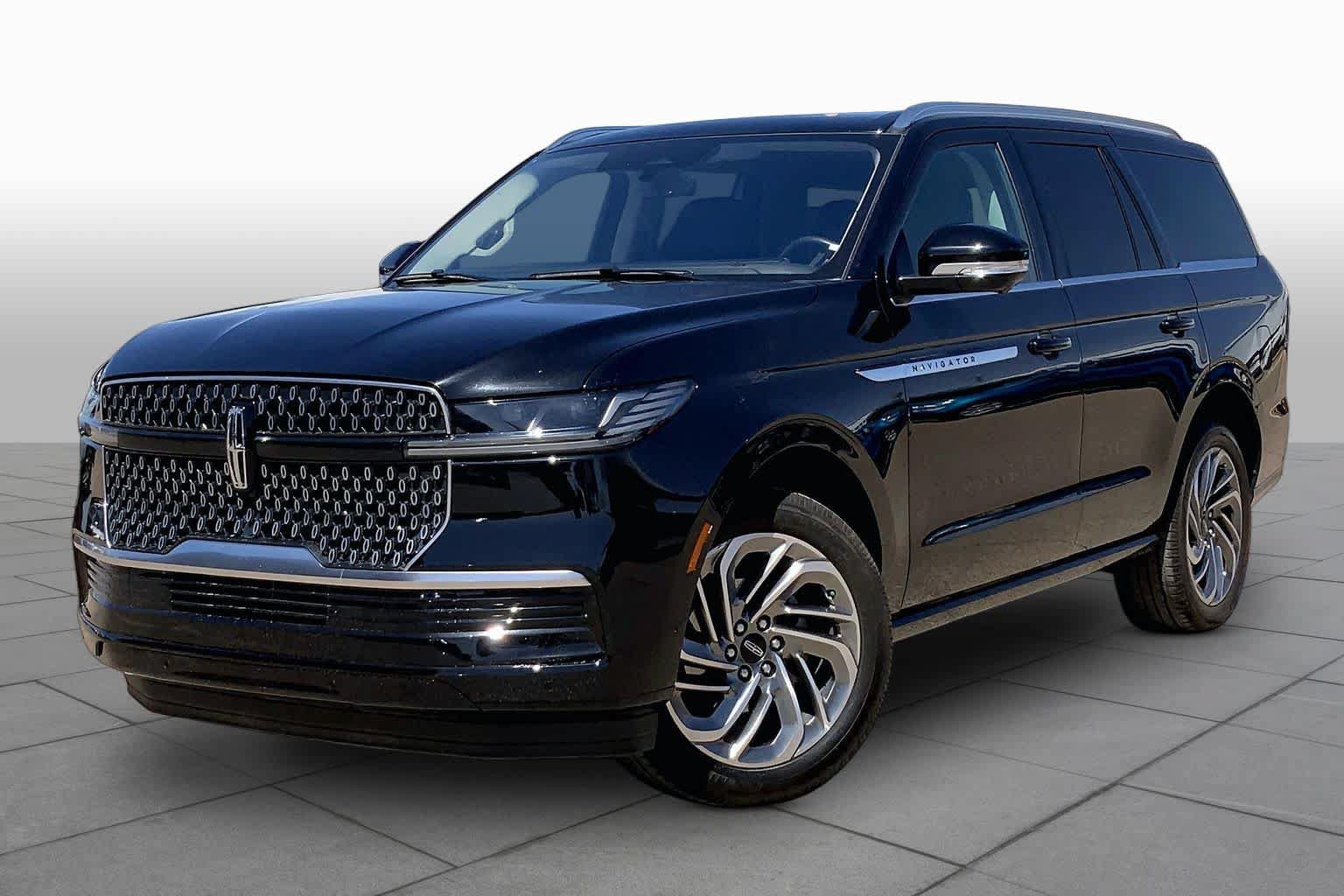 Used 2025 Lincoln Navigator Reserve AWD/4WD image 2