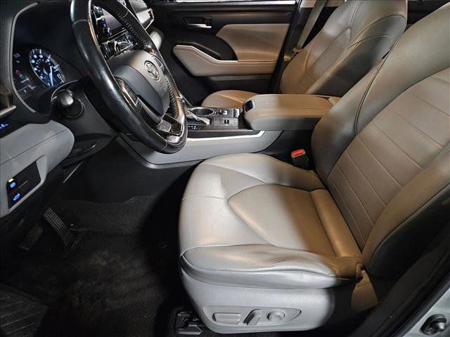 Used 2021 Toyota Highlander XLE image 16