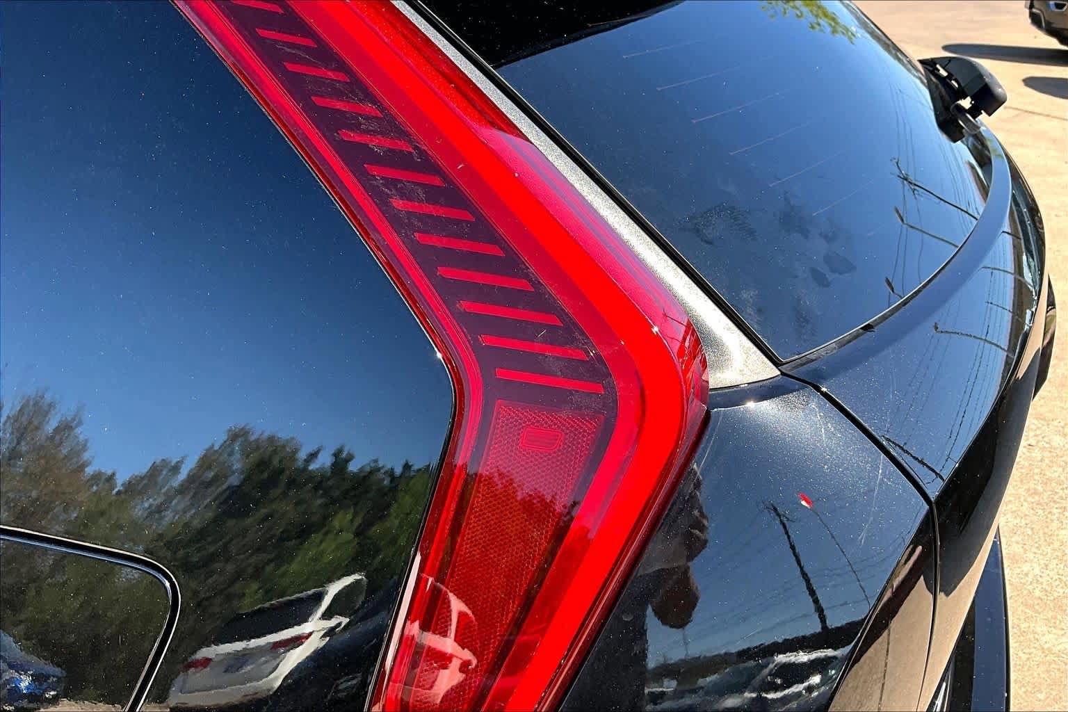 Used 2024 Kia Niro EX image 27
