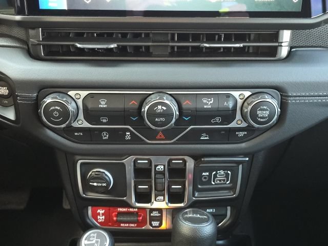 Used 2025 Jeep Gladiator Rubicon AWD/4WD image 36