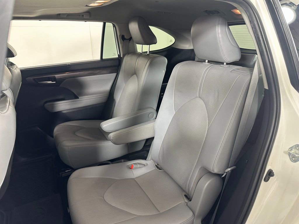 Used 2020 Toyota Highlander Limited image 19
