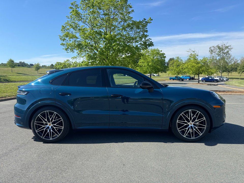 Certified 2025 Porsche Cayenne GTS AWD/4WD image 8