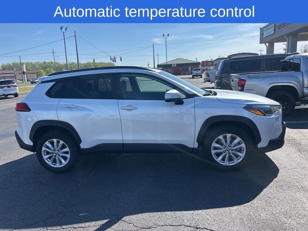 Used 2022 Toyota Corolla Cross LE FWD image 3