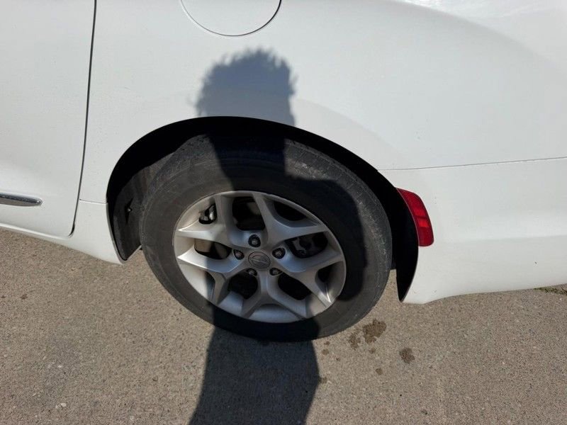Used 2020 Chrysler Pacifica Limited FWD image 7