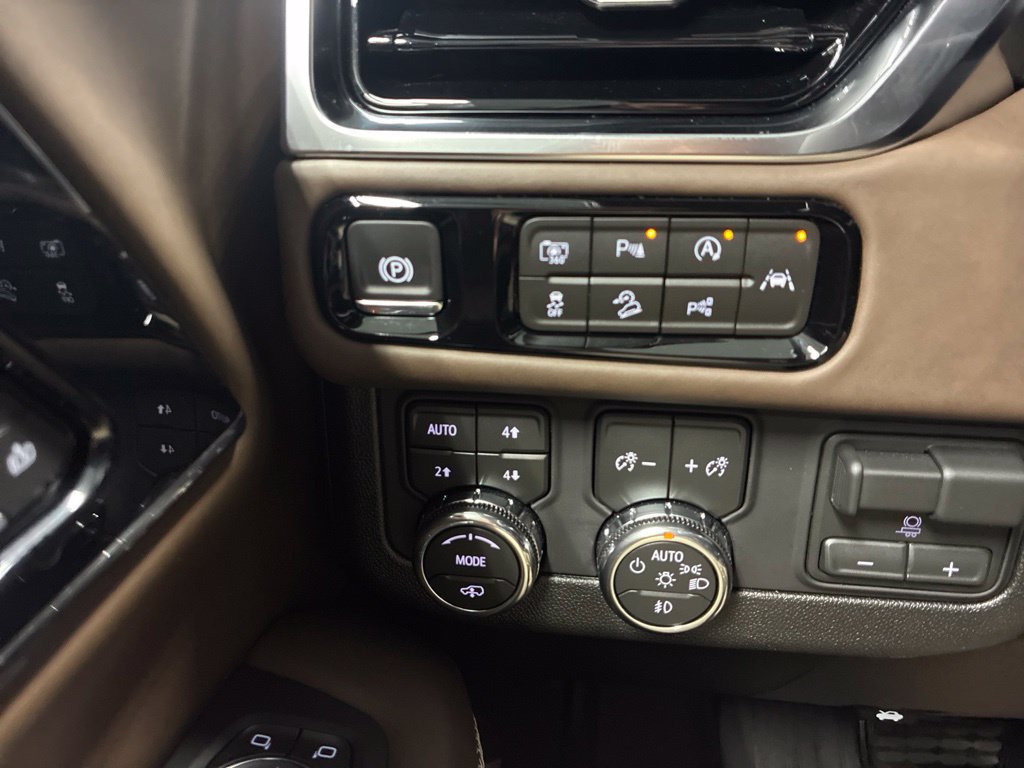Used 2026 GMC Yukon XL Denali Ultimate w/ LPO, Floor Liner Package AWD/4WD image 32