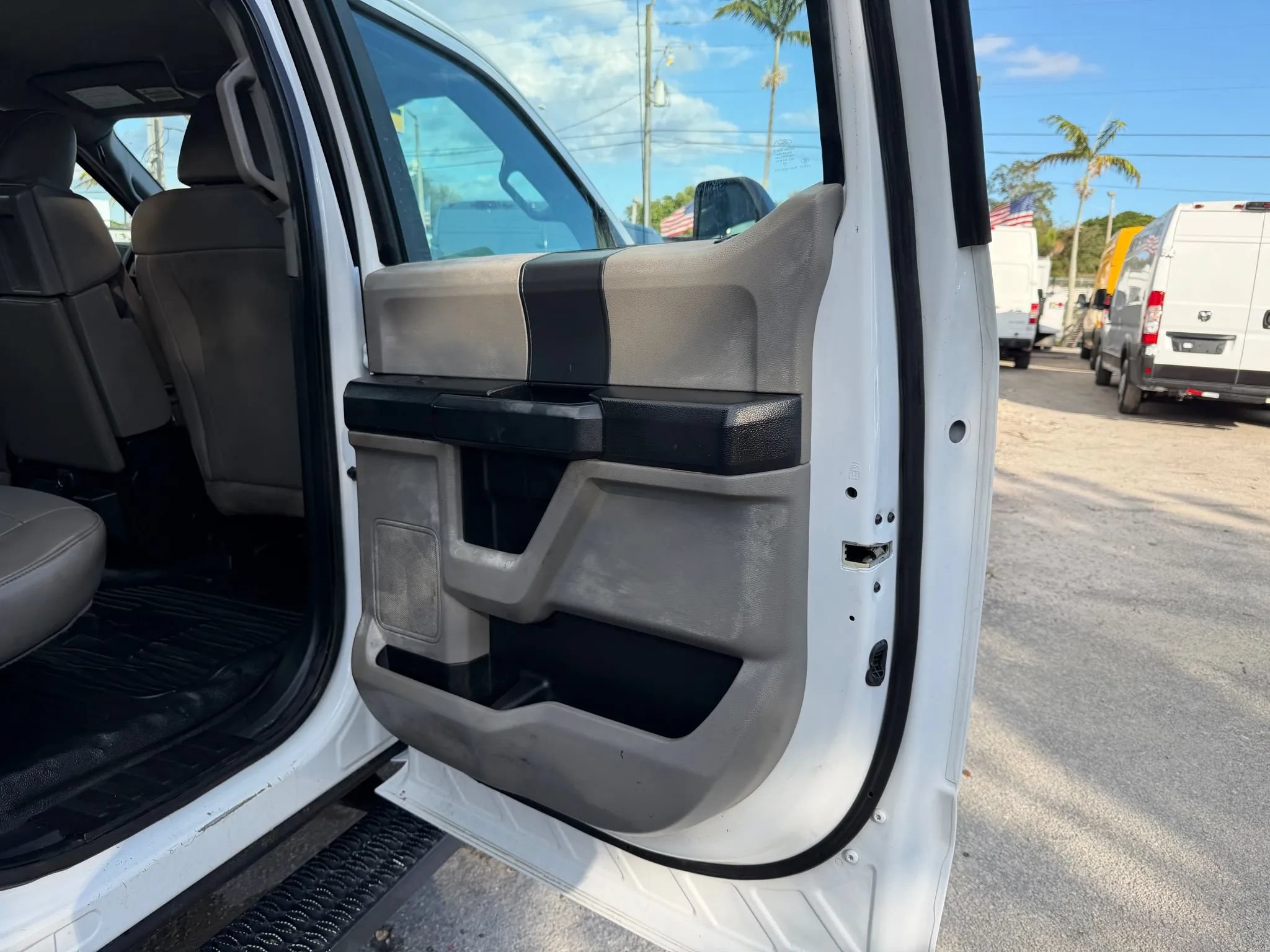 Used 2017 Ford F550 2WD Crew Cab Super Duty w/ Power Equipment Group image 17