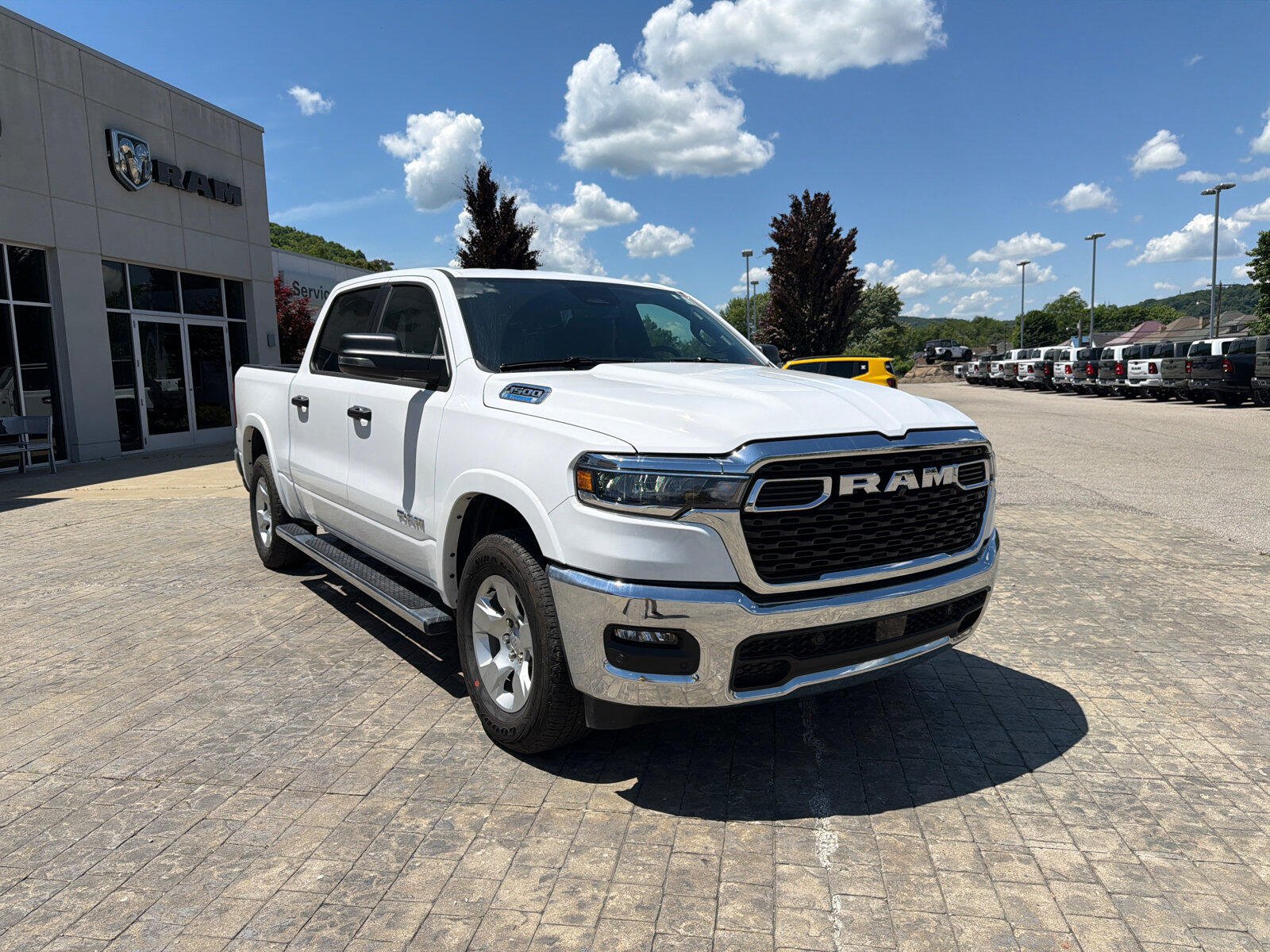 Used 2025 RAM 1500 Big Horn AWD/4WD image 2