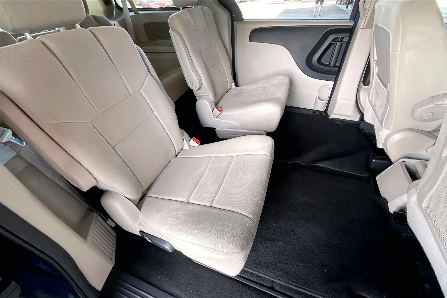 Used 2011 Dodge Grand Caravan Express FWD image 20