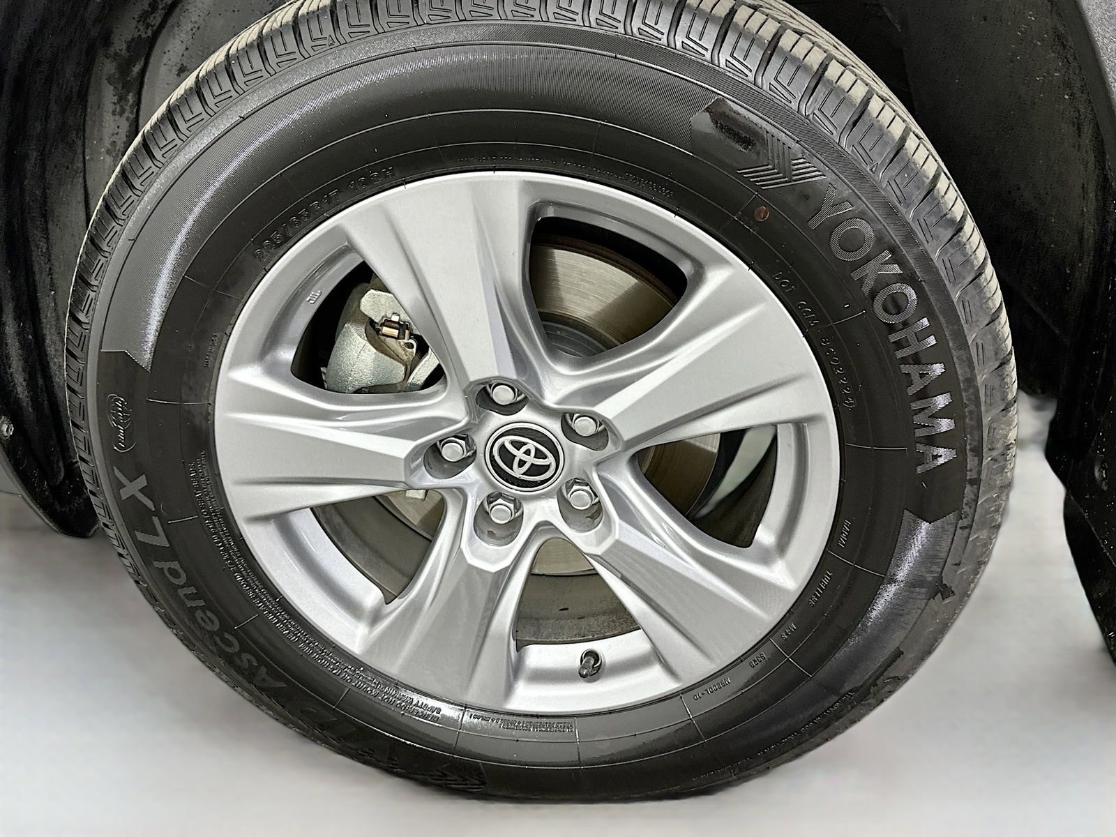 Used 2024 Toyota RAV4 XLE w/ Convenience Package image 33