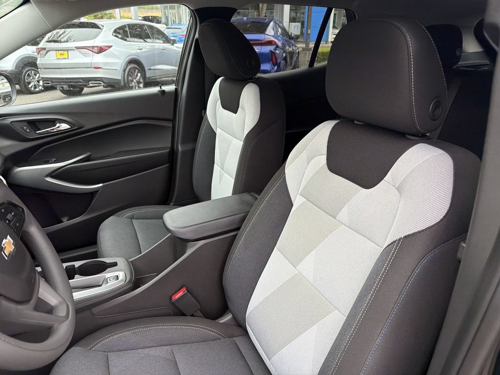 New 2026 Chevrolet Trax LS w/ LS Convenience Package FWD image 19